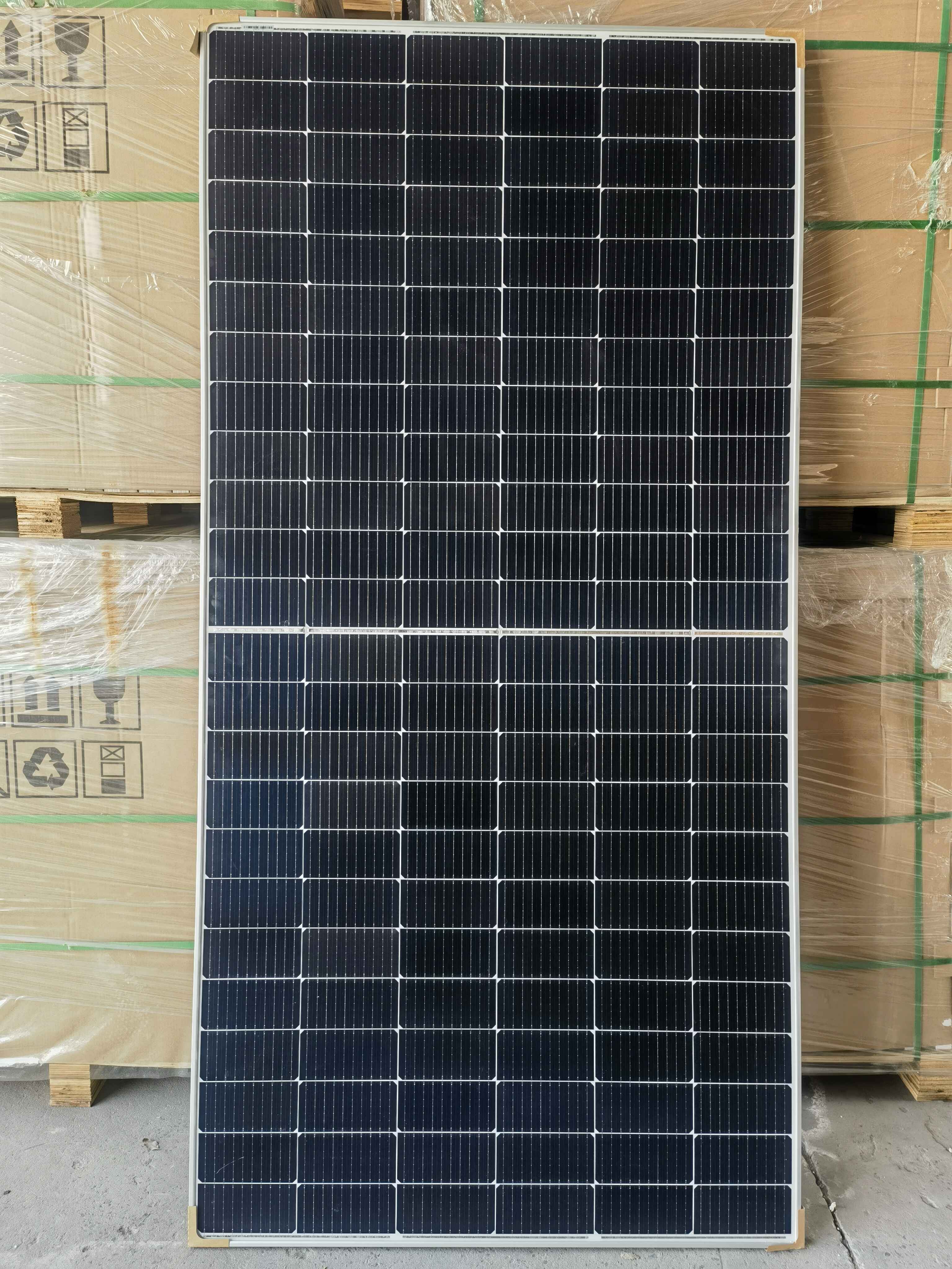 Yangtze High Efficiency 700w 730w 750w Bifacial Mono Perc Solar Panel for Sale