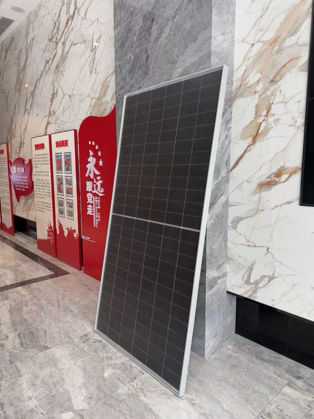 BX-1 All Black Polycrystalline Silicon PV-Thermal Integrated Machine (585W) Dual Energy Hot Water Power Solar Panel 125mmx125mm