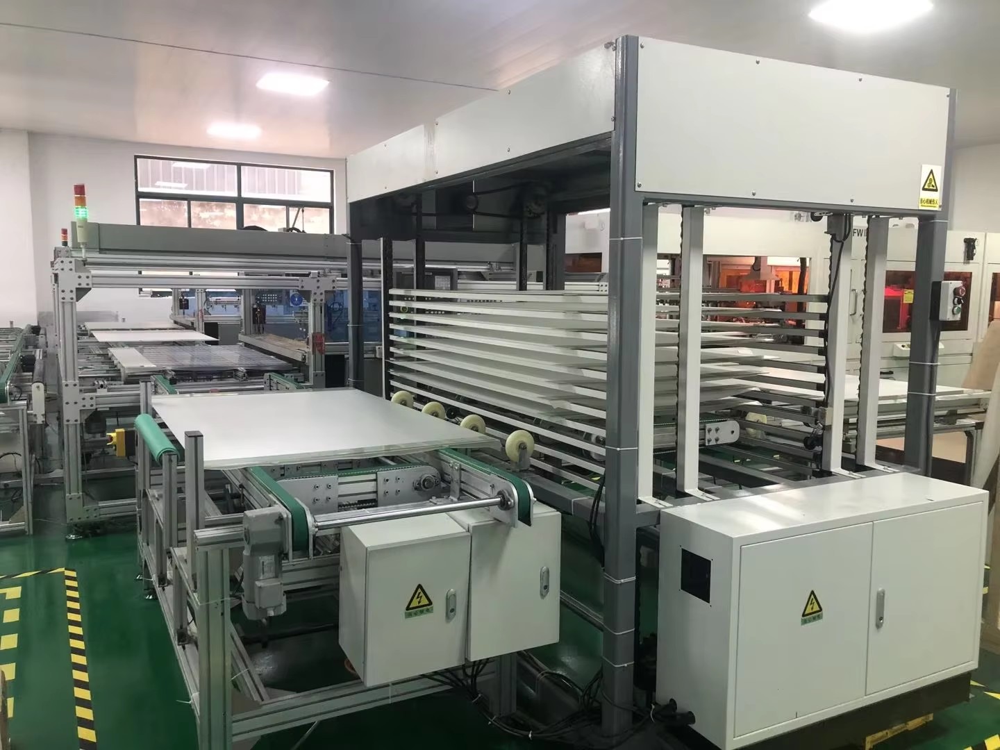 High efficiency 500w solar panel 570Wp 575Wp 580Wp 585Wp 590Wp solar panel cost 275w flexible solar panel