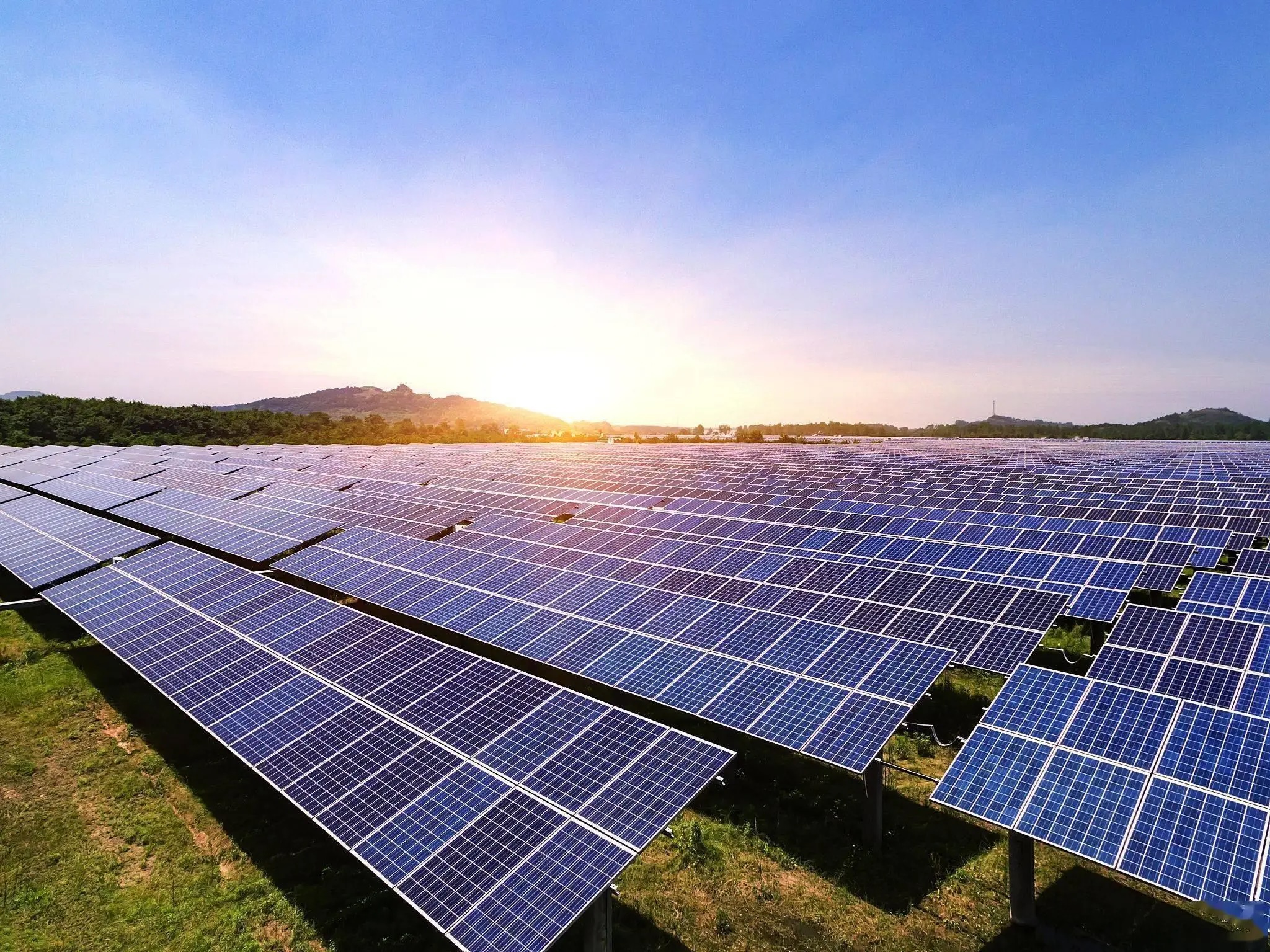 Monocrystalline Solar Panel 580W Solar Panels Original Factory First Grade Level Solar Bifacial Panel Stock Available