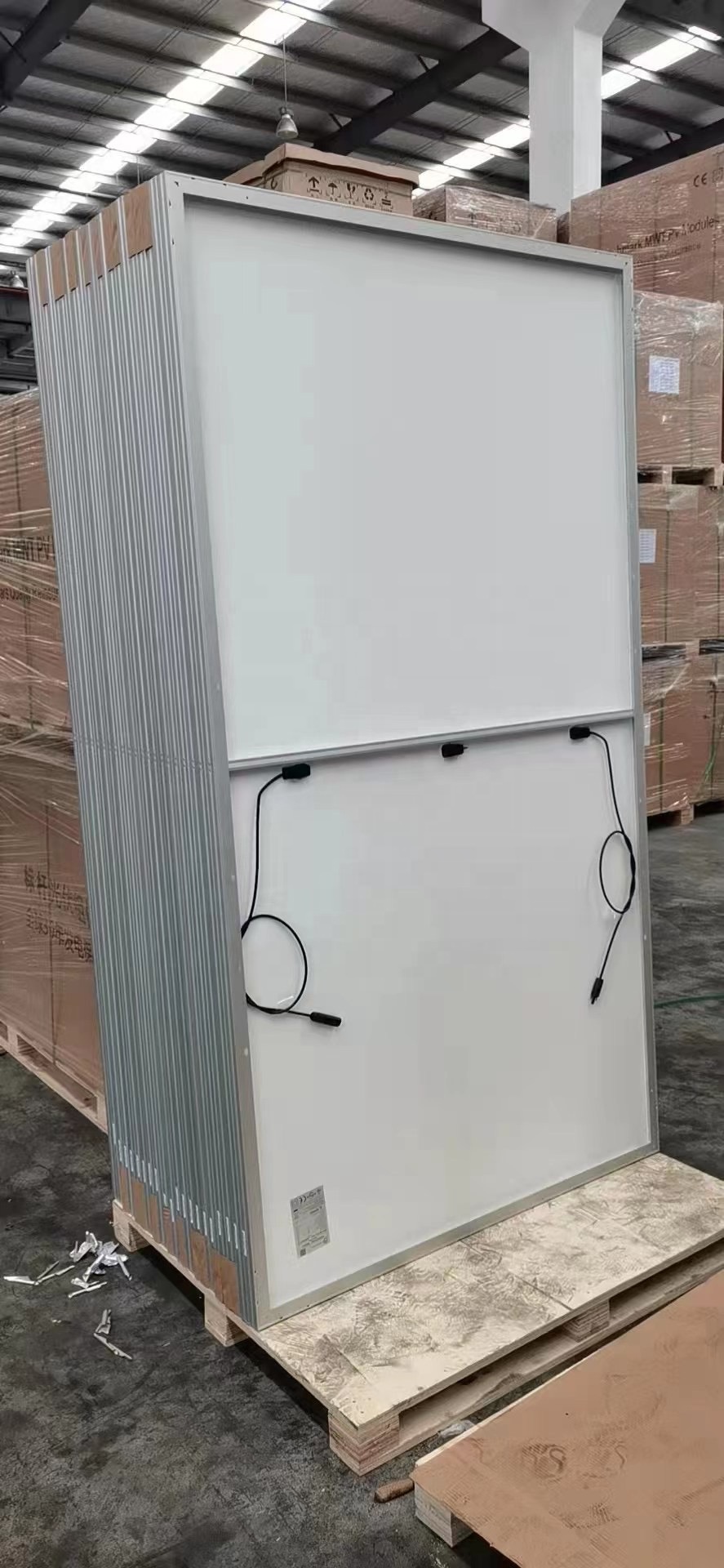 Trina High Quality 605w 595w 590w 585w Photovoltaic Panel Mono 210mm Industrial 600W Solar Panels