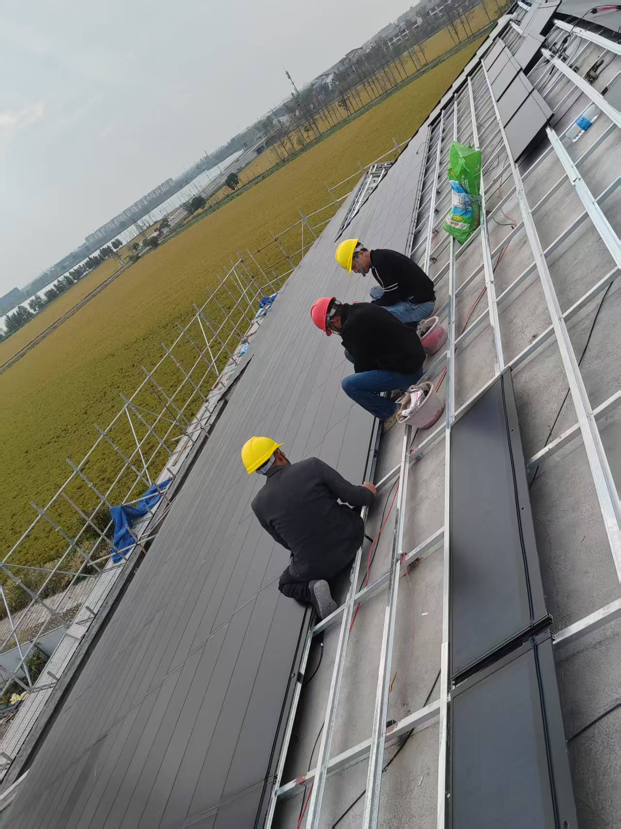 Easy-Install and Durable BIPV Flat Solar Roof Tiles for Residential and Commercial High-efficient Power Generation