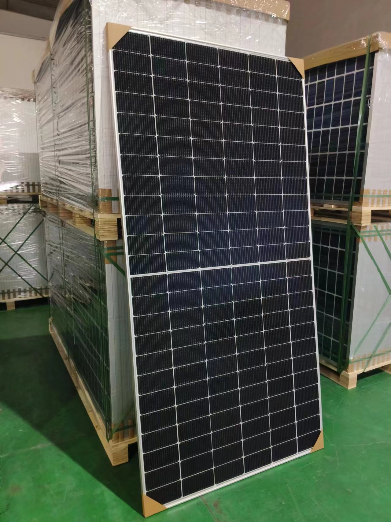 590W Solar Panel Tier1 Photovoltaic Panel Bifacial Double Glass Residential Industrial Agriculture CE IEC TUV Certified
