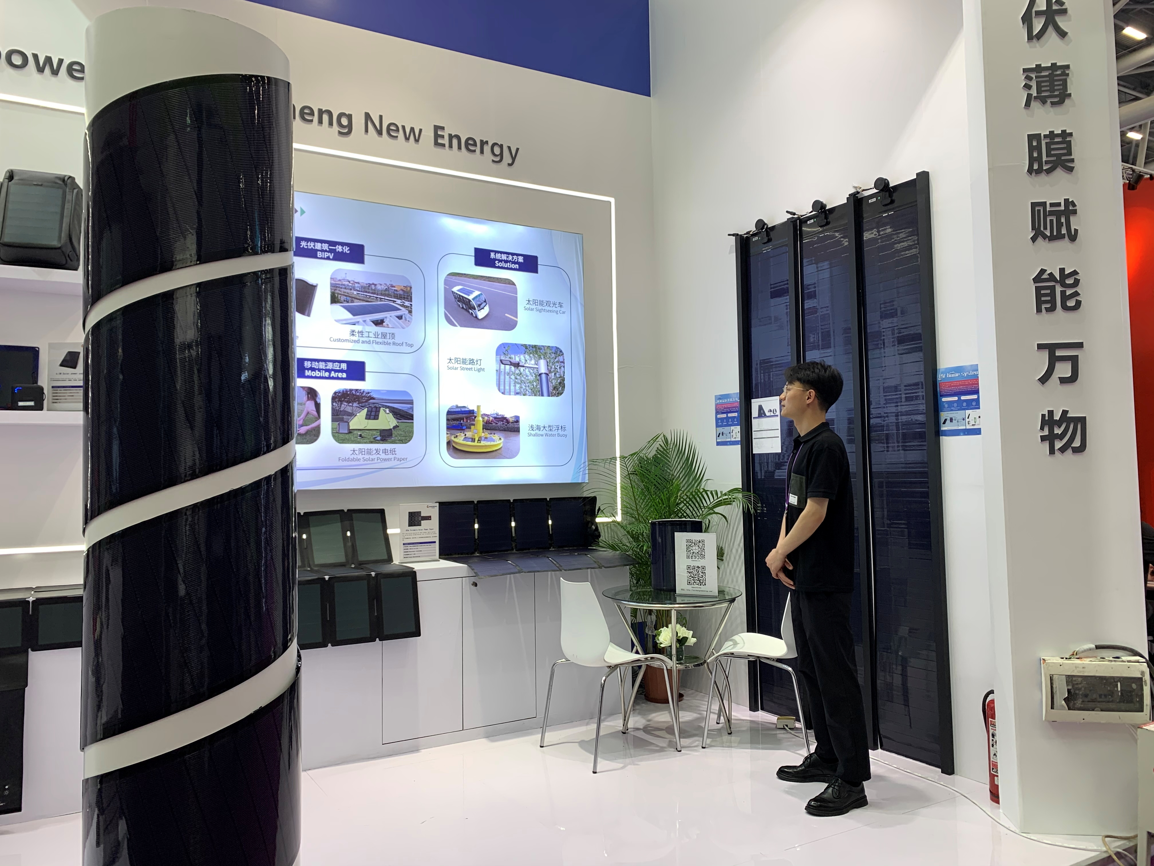 Customized 100W, 200W, 300W, 400W, 500W, and 1000W CIGS Flexible Solar Panels Suitable for RVs and Boats.