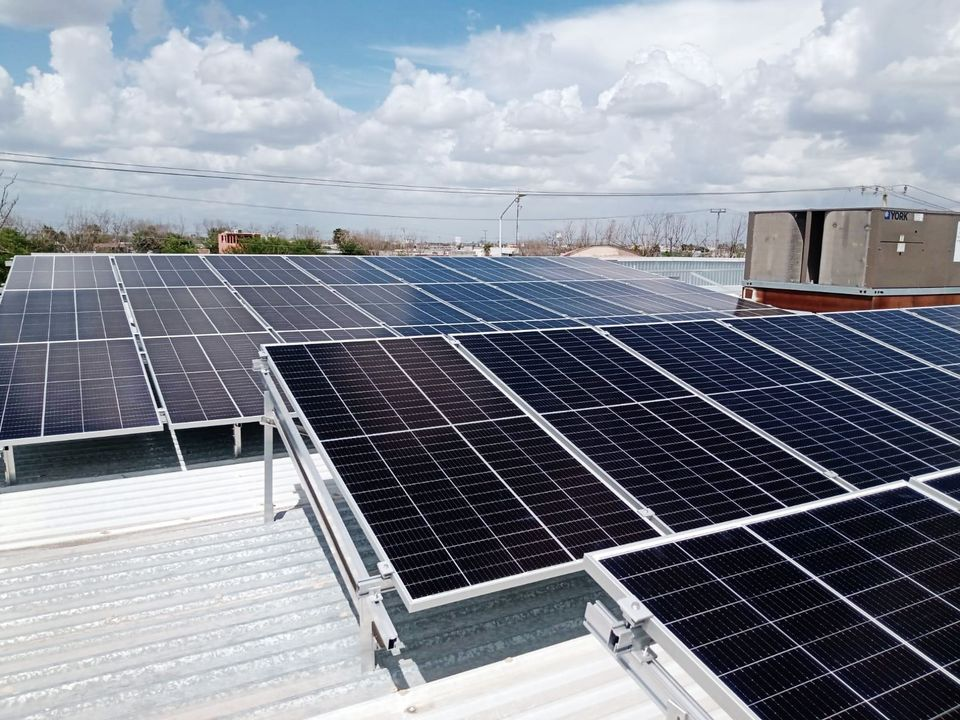 China Supplier Mono Solar Panels Jinko N Type A-Class 30 Years Warranty Panneau Solaire Jinko Solar 580 Watts