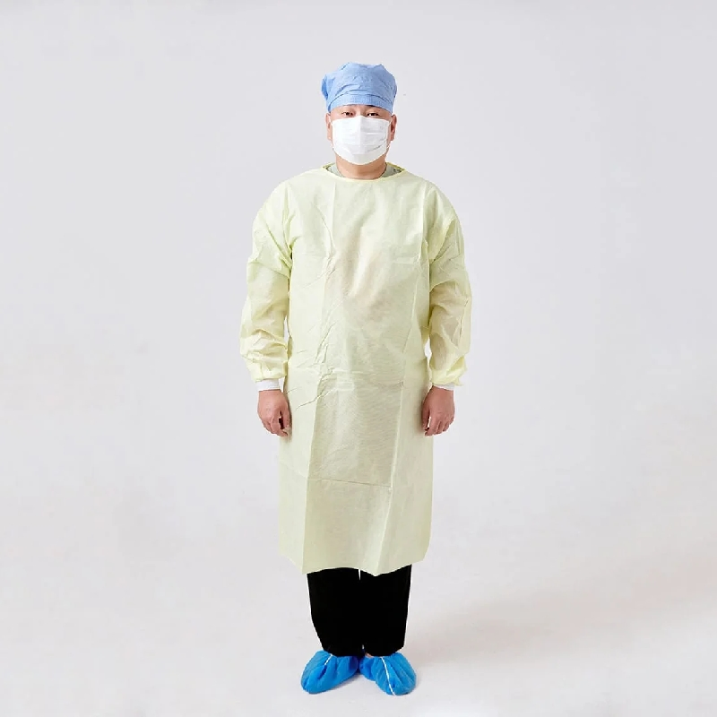 Bata de Aislamiento Desechable, Beige con Diseño de Corbata al Cuello, 100% Material SMMS/SMS, Mangas Ultrasónicas y Puños de Tejido, Corbatas Ultrasonicas en el Cuello y la Cintura, Bata Protectora