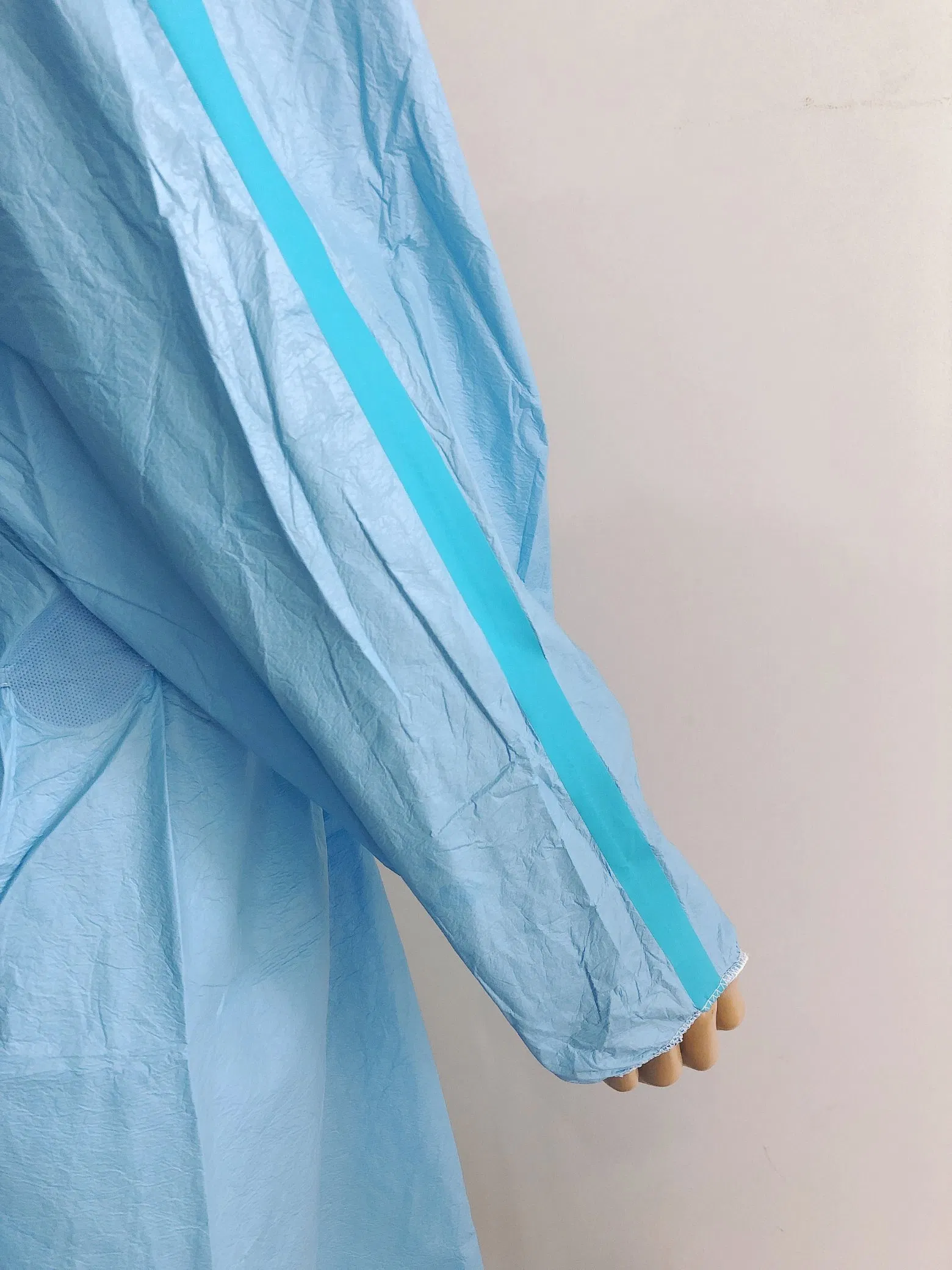 Gown de AAMI Nivel 3 Microporoso Laminado, Soldado por Calor, Aislamiento, Eo Esterilizado,