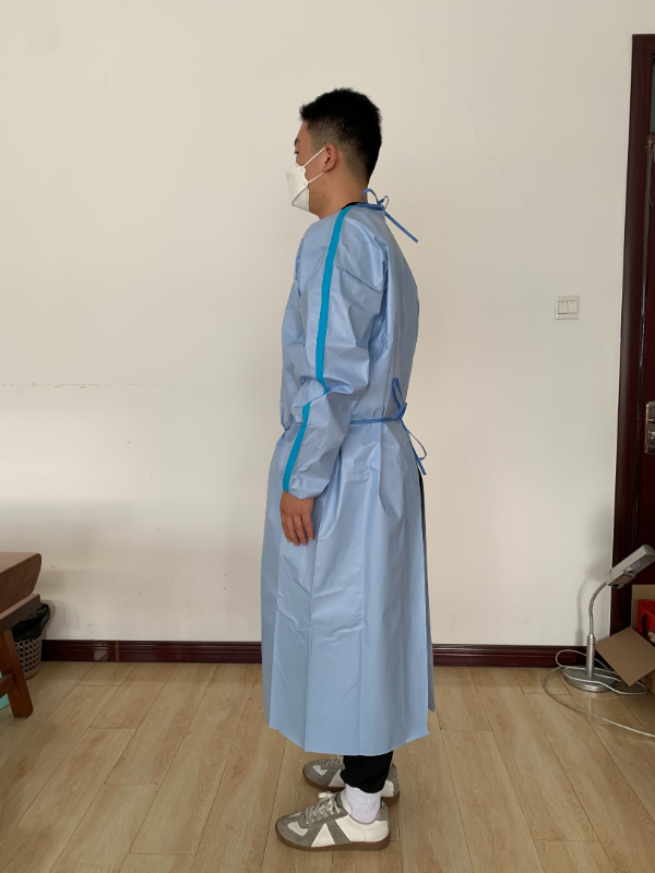 Bata de aislamiento desechable azul no esterilizada de película microporosa de PE con material laminado de polipropileno