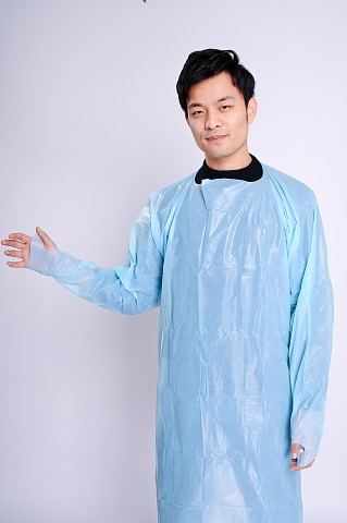 Traje de aislamiento desechable de manga larga impermeable de plástico no tejido, delantal desechable de HDPE, bata protectora de CPE con lazo para el pulgar