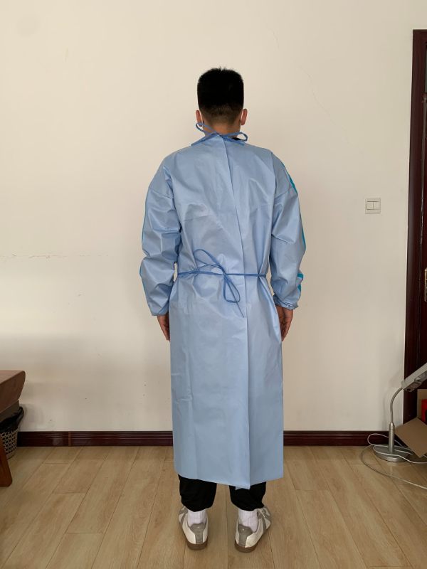 Bata de aislamiento desechable azul no esterilizada de película microporosa de PE con material laminado de polipropileno
