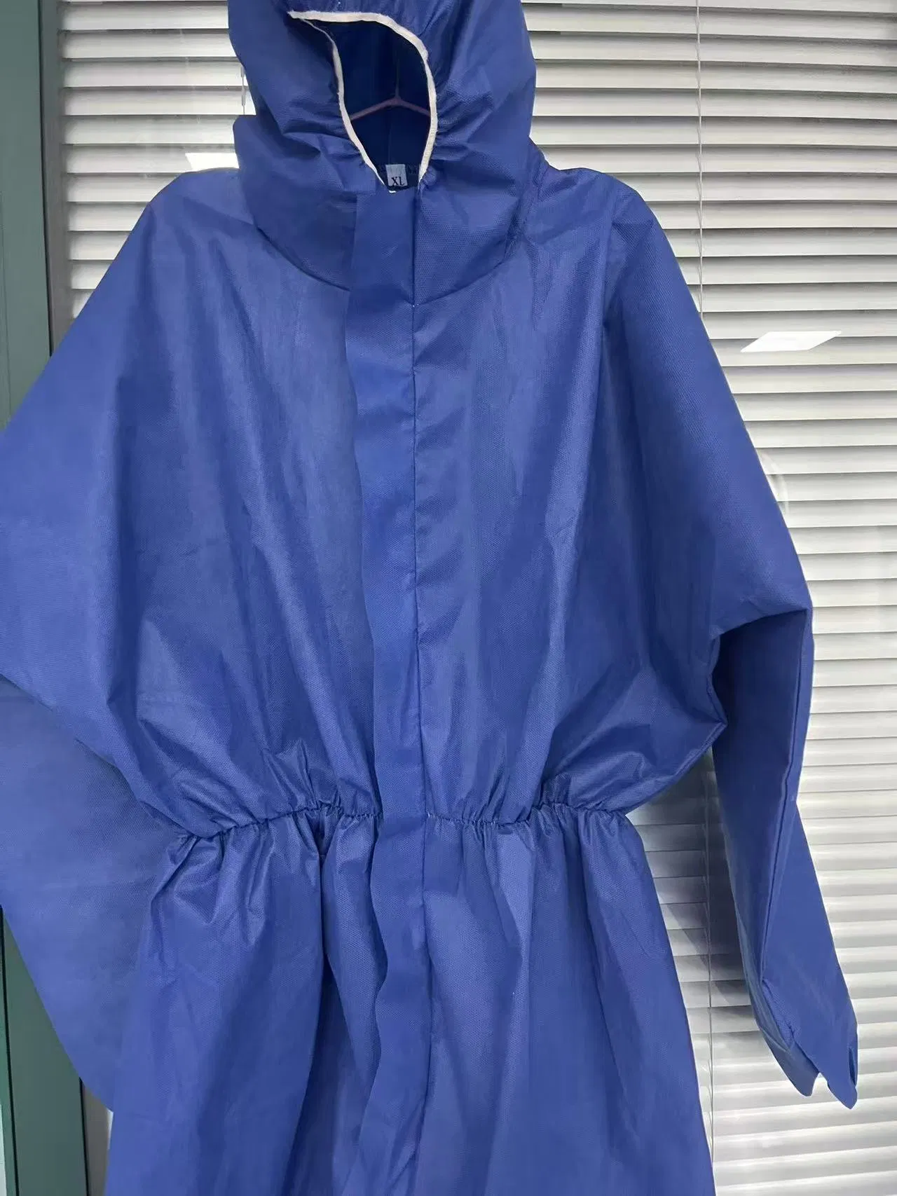 Bata de aislamiento no tejida microporosa desechable para hospitales, personalizable al por mayor