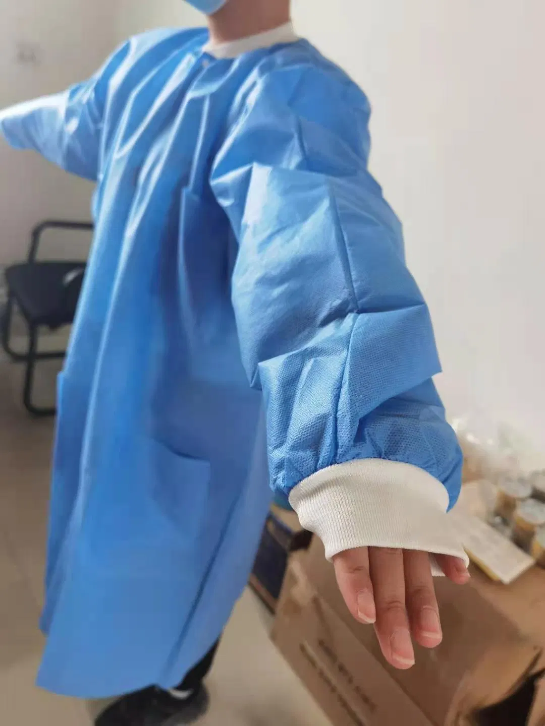 Bata quirúrgica desechable de alta calidad, delantal de aislamiento con lazo para el pulgar, trajes de scrubs