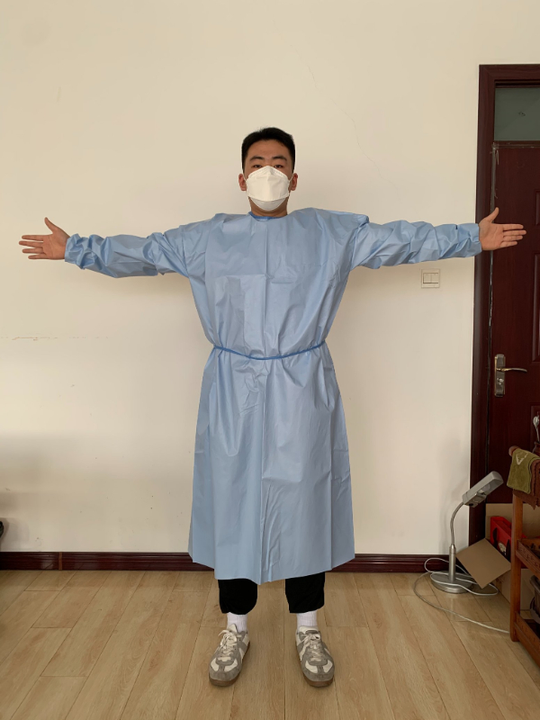 Bata de aislamiento desechable azul no esterilizada de película microporosa de PE con material laminado de polipropileno