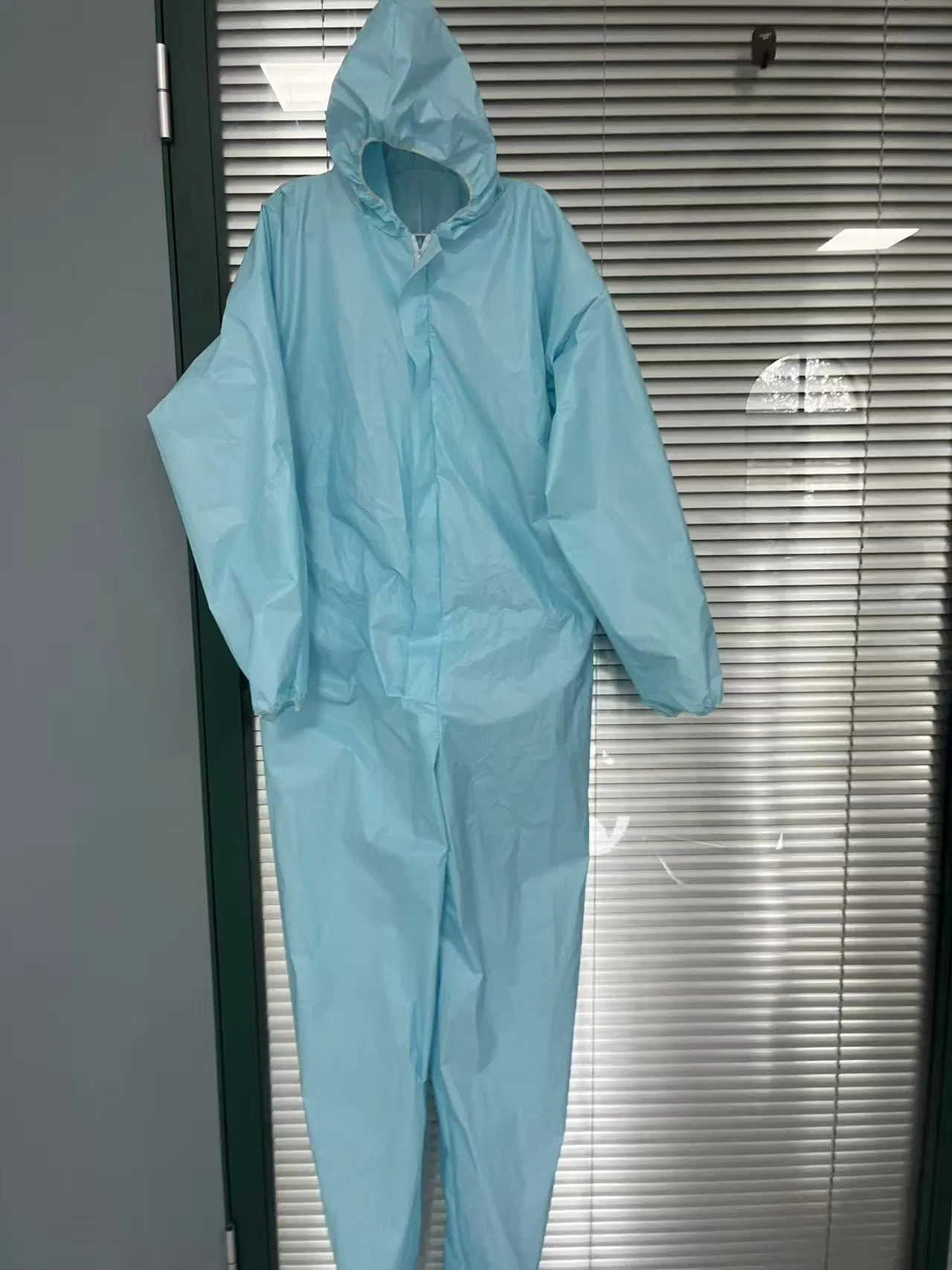 Bata de aislamiento no tejida microporosa desechable para hospitales, personalizable al por mayor
