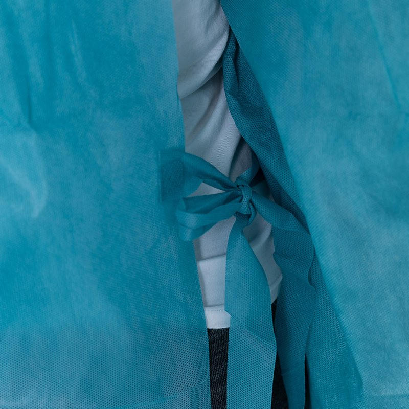 Bata de Aislamiento Impermeable Desechable de Nivel 1 Certificada CE para Uso Médico en Consultorios y Hospitales