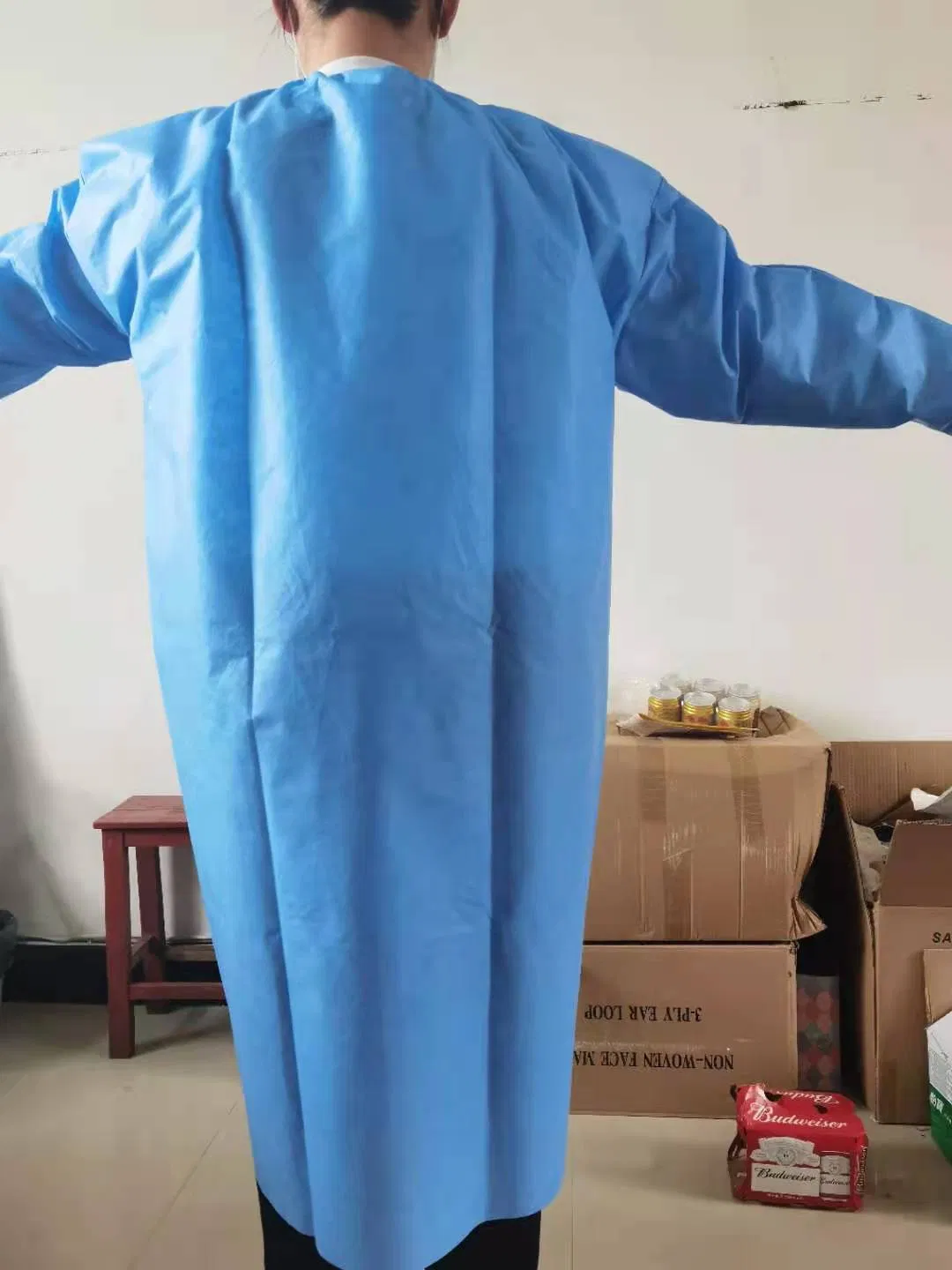 Bata quirúrgica desechable de alta calidad, delantal de aislamiento con lazo para el pulgar, trajes de scrubs