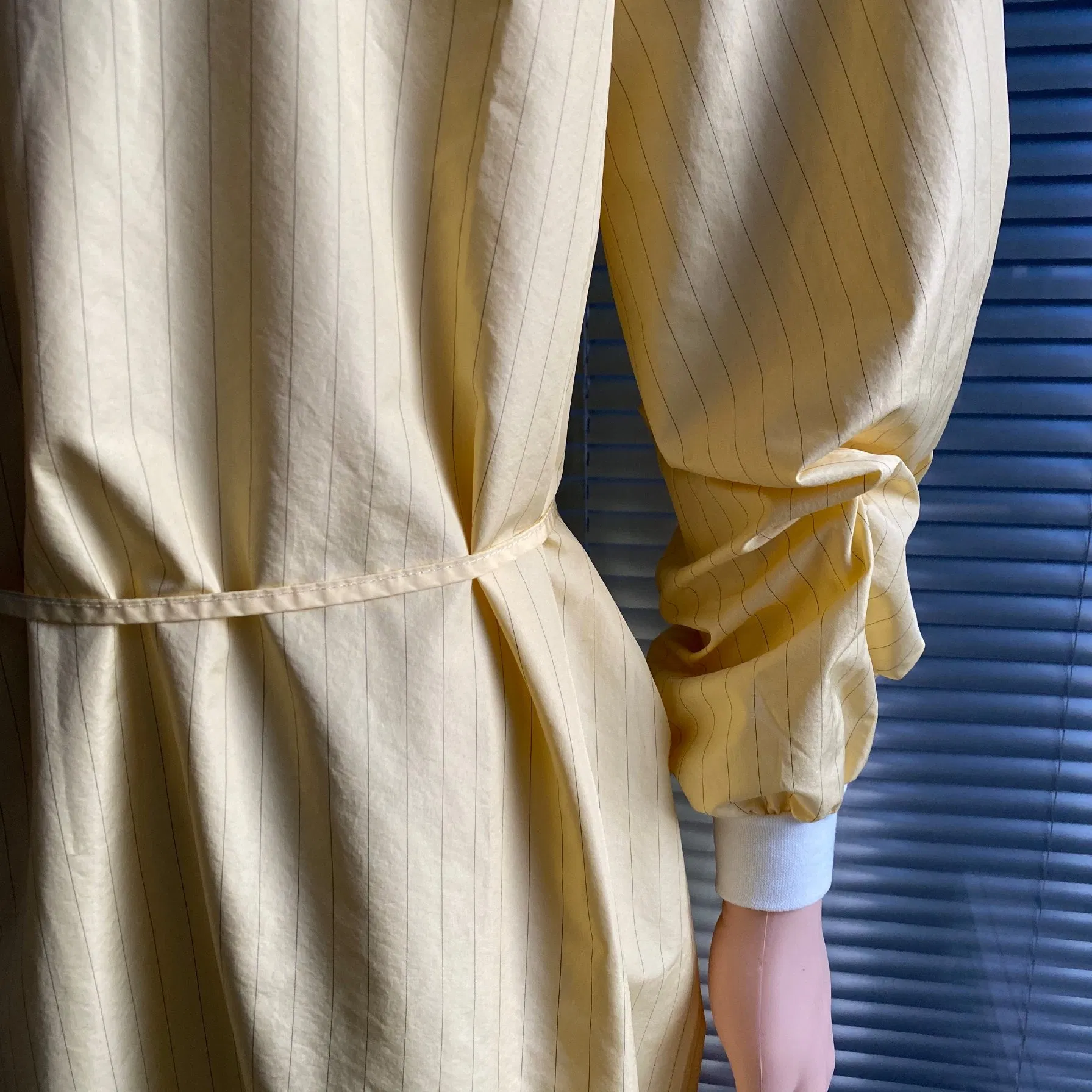 20 Ciclos de lavado por bata Bata de aislamiento reutilizable y lavable