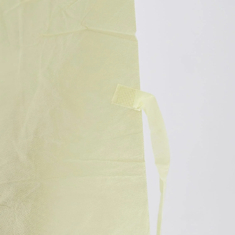 Bata de Aislamiento Desechable, Beige con Diseño de Corbata al Cuello, 100% Material SMMS/SMS, Mangas Ultrasónicas y Puños de Tejido, Corbatas Ultrasonicas en el Cuello y la Cintura, Bata Protectora