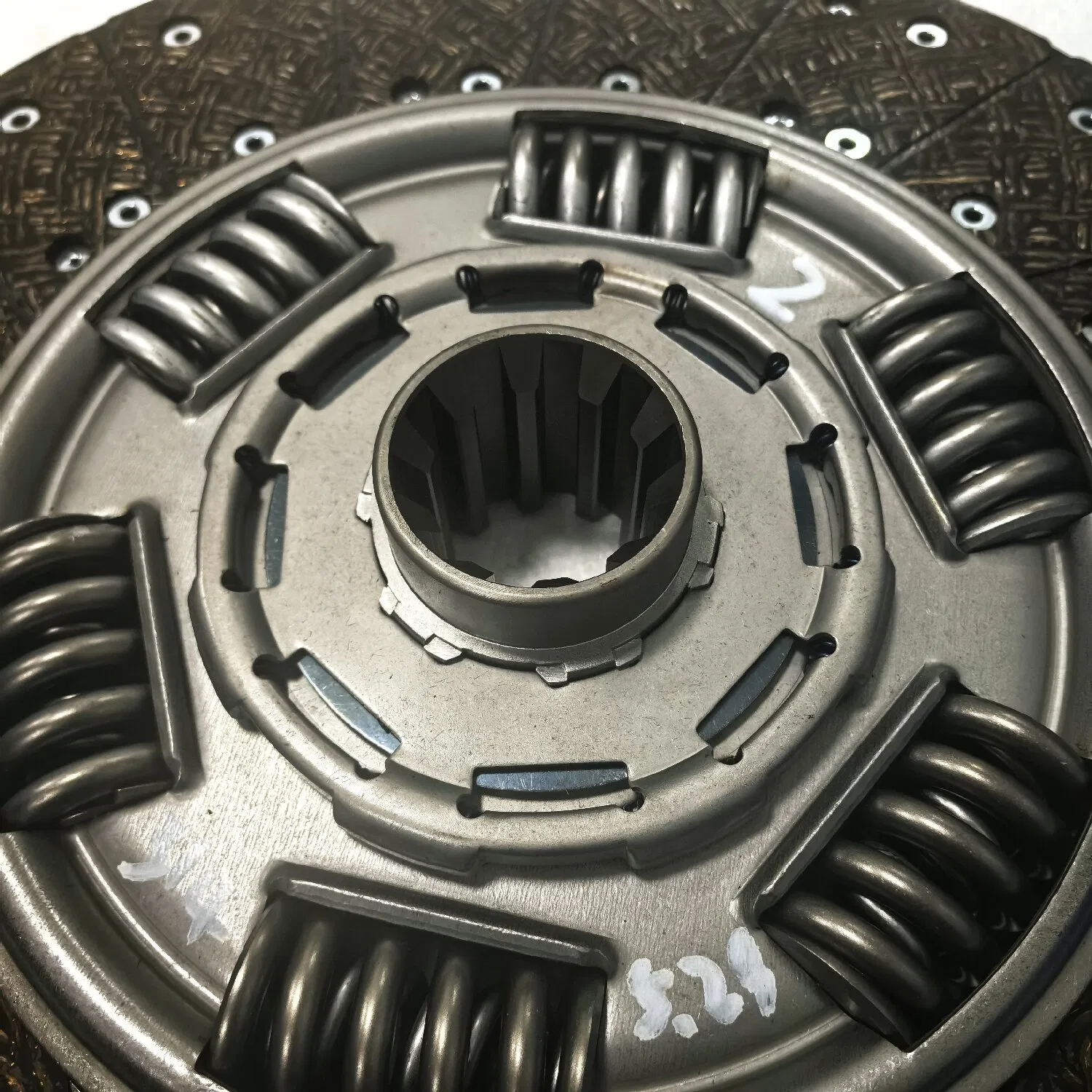 Durable Volvo 430mm Amt Clutch Disc Assembly for Efficient Tractor Parts Performance