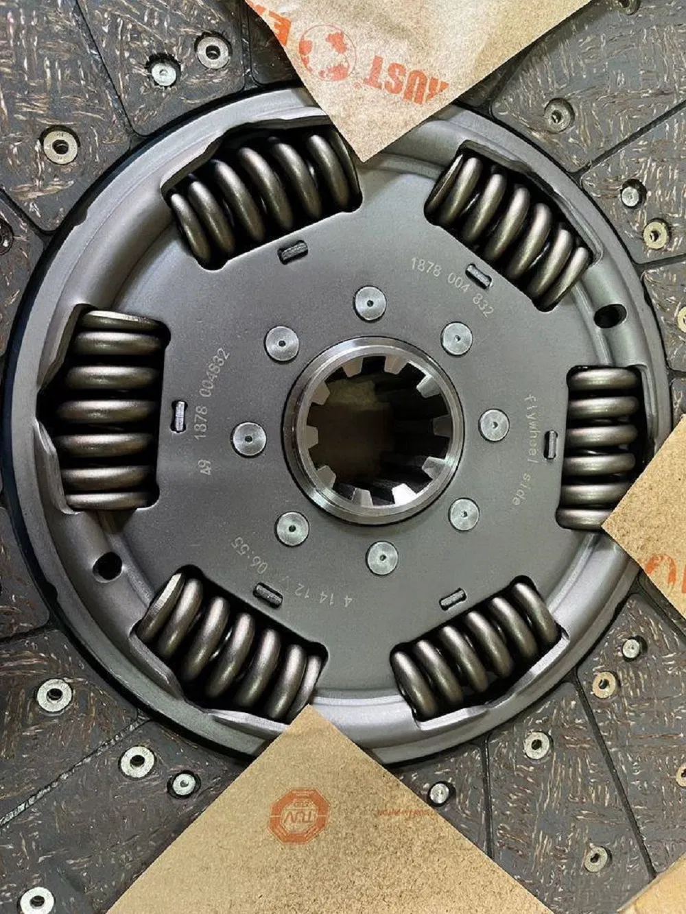 1878004832 1878080035 Daf Transmission System Copper Clutch Disc for Man Truck Clutch Friction Plate