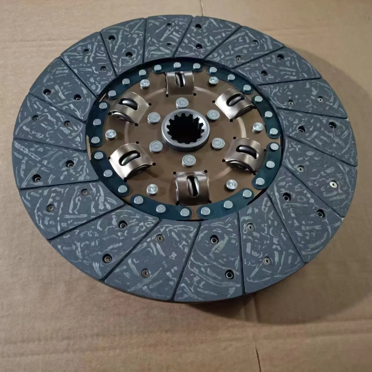 Factory Sale Ndd001 Hnd005 Clutch Disc for Truck Auto Parts