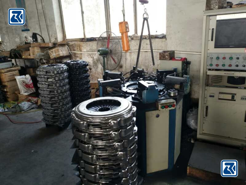 Sinotruk HOWO Truck Spare Parts Clutch Plate for HOWO Truck Wg9114160020 Clutch Driven Plate