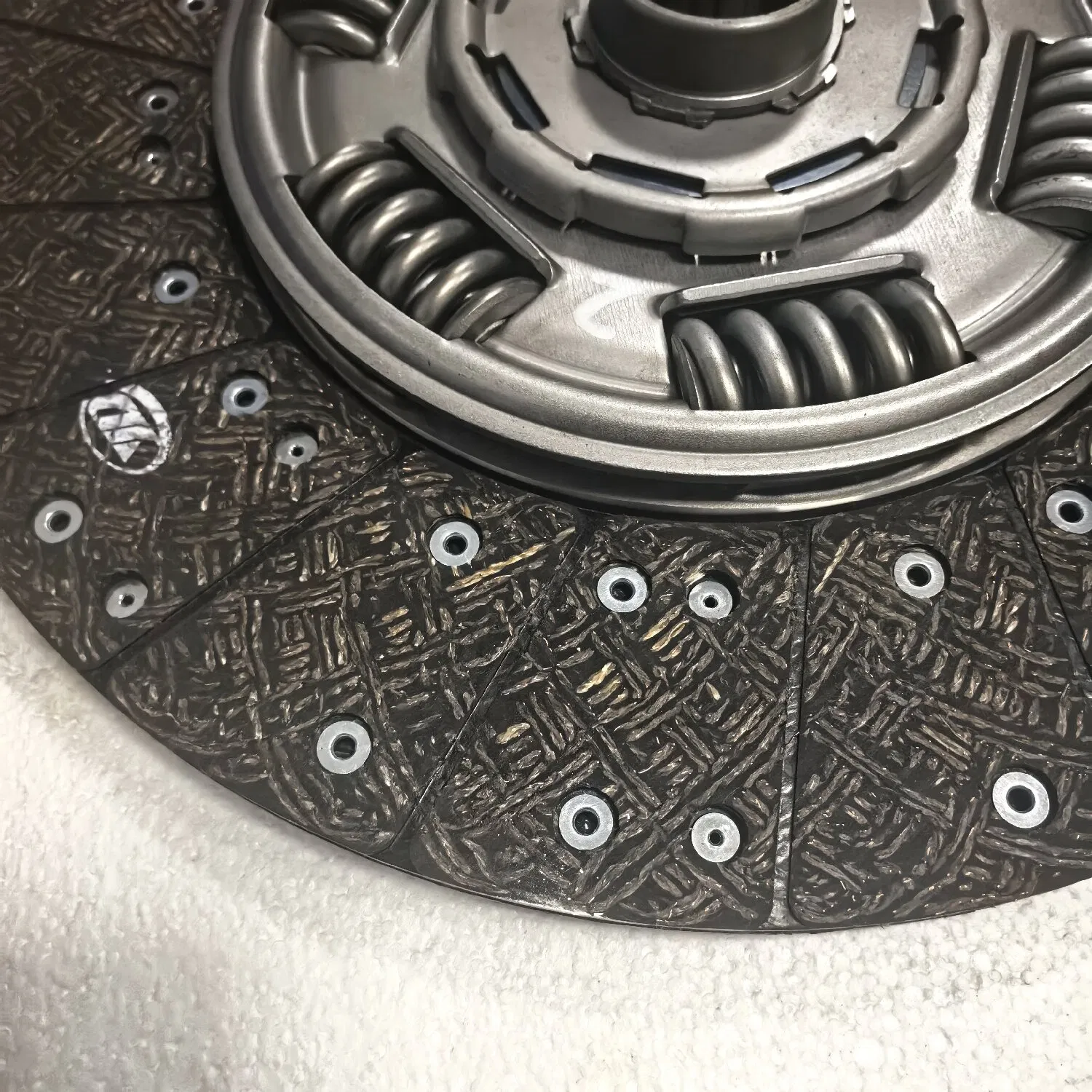 Durable Volvo 430mm Amt Clutch Disc Assembly for Efficient Tractor Parts Performance