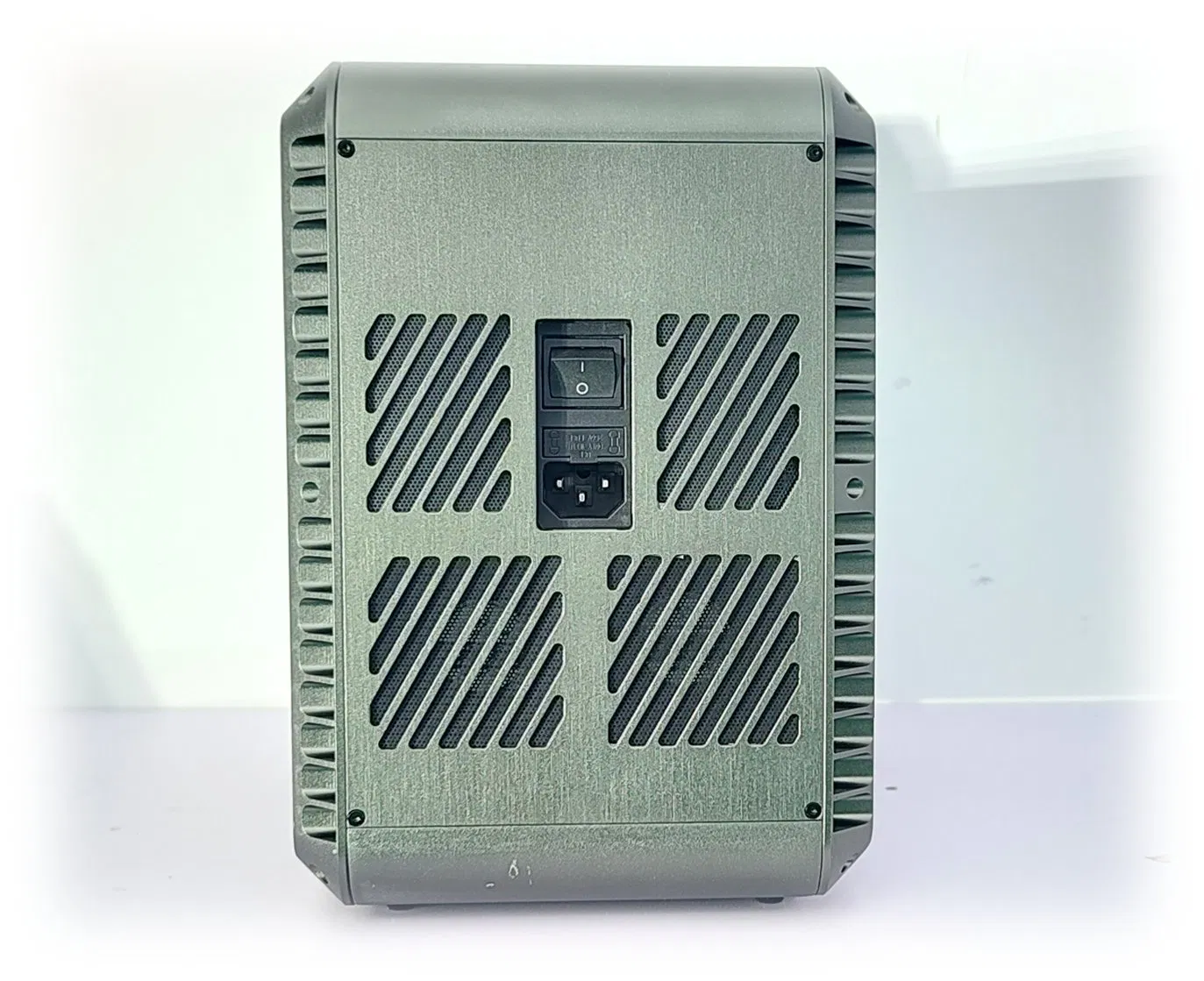 محطة طاقة طائرة مسيرة مرتبطة من فيينغ 2kw لطائرات دي جي آي مع تصميم جهد ثابت محمول 25/50V النموذج: S35-2kw-110m