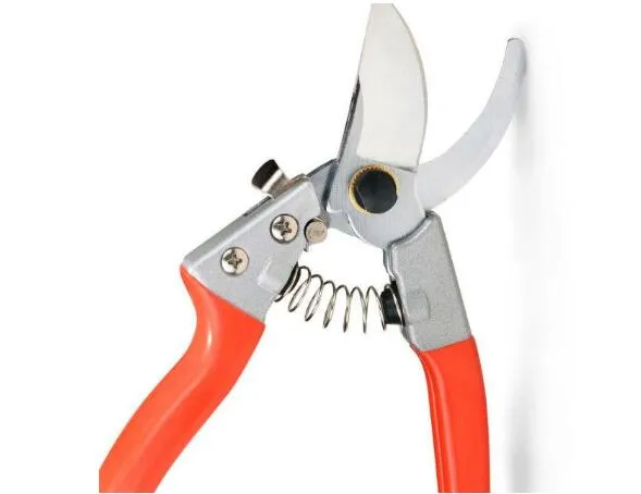 Cutting Tool with Safety Lock 9