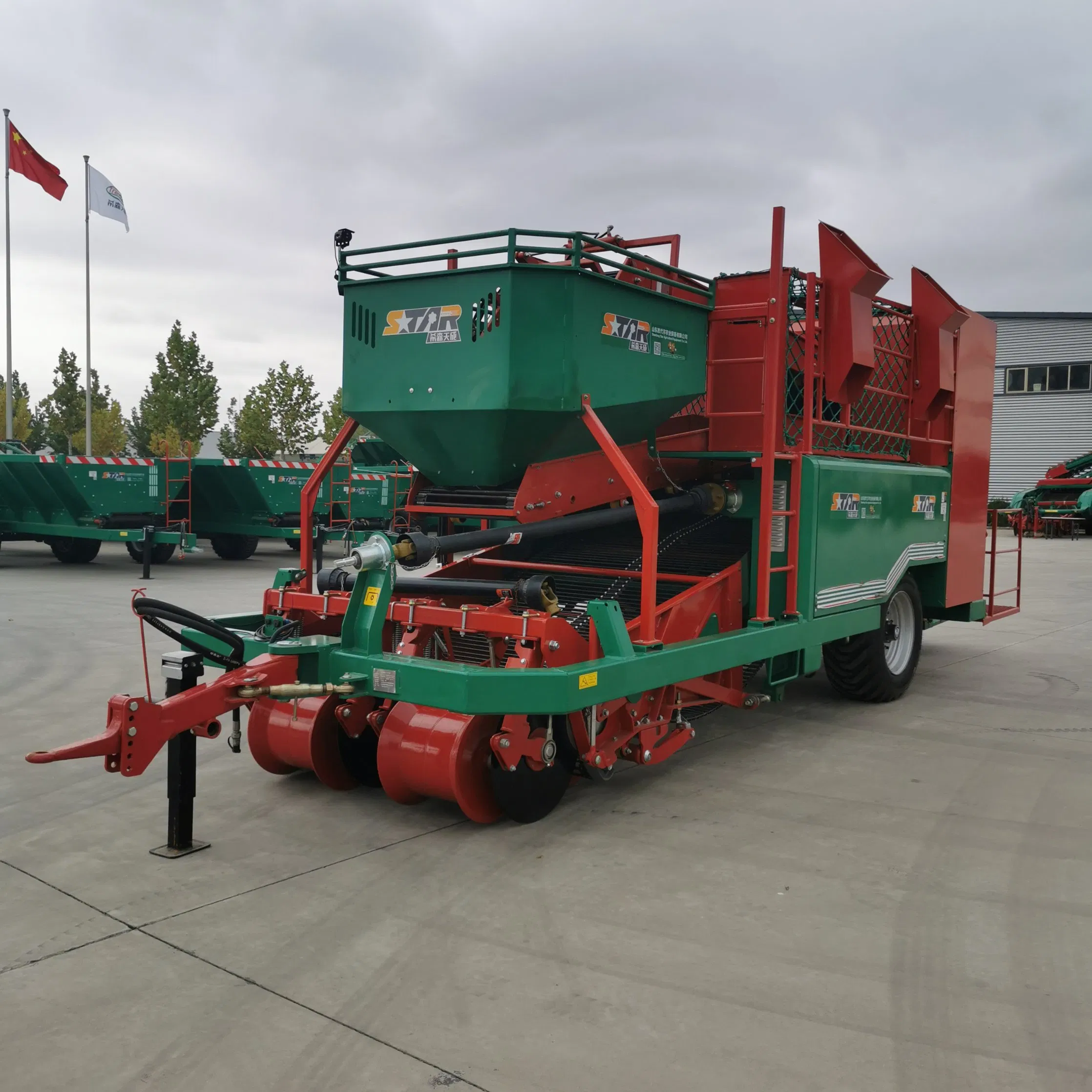 Sugar Cane Onion Rainwater Galic Goundnut Peanut Corn Wheat Paddy Potato Corn Mazie Soybean Grain Rice Mini Track Machine Reaper Harvesting Combine Harvester