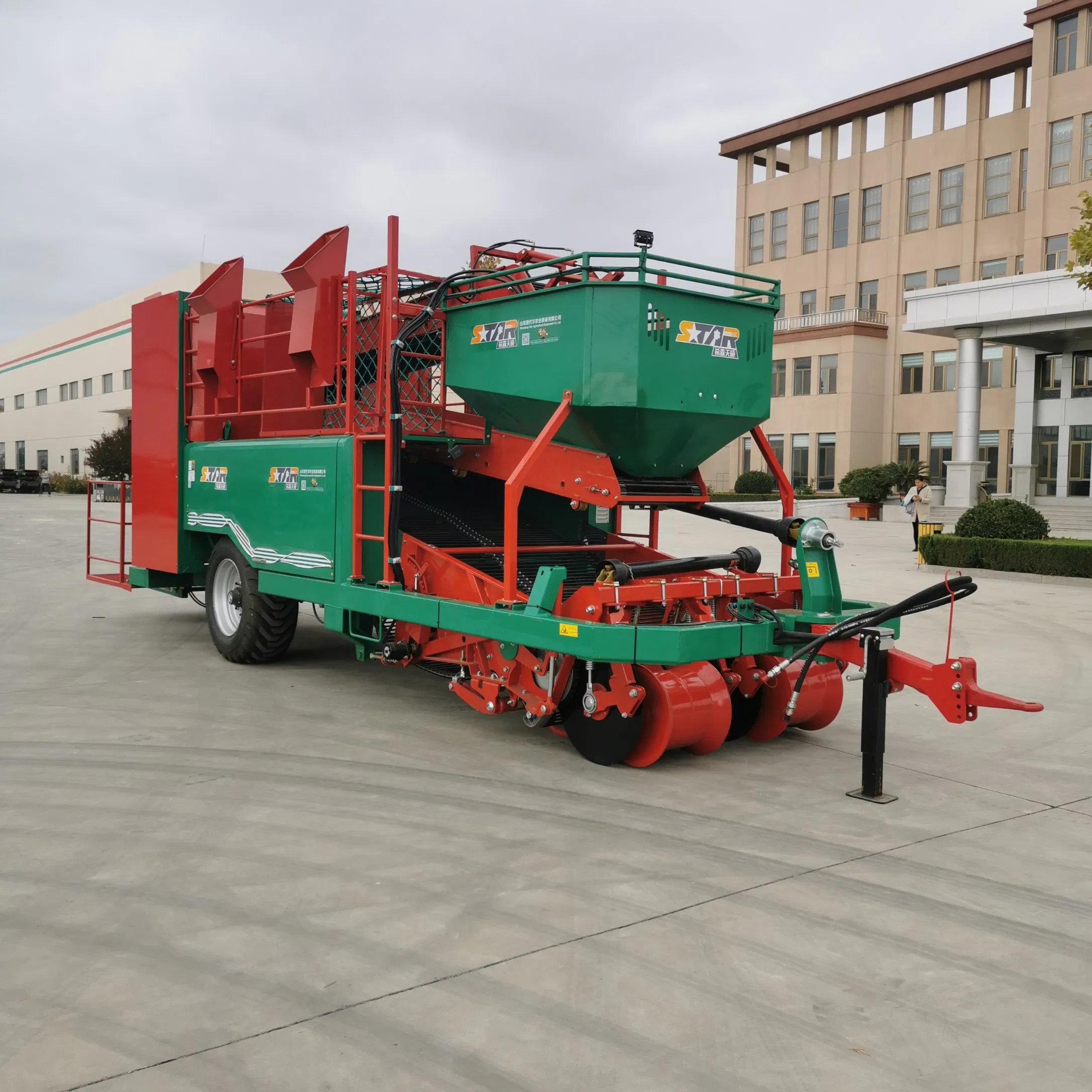 Sugar Cane Onion Rainwater Galic Goundnut Peanut Corn Wheat Paddy Potato Corn Mazie Soybean Grain Rice Machine Reaper Harvesting Combine Harvester