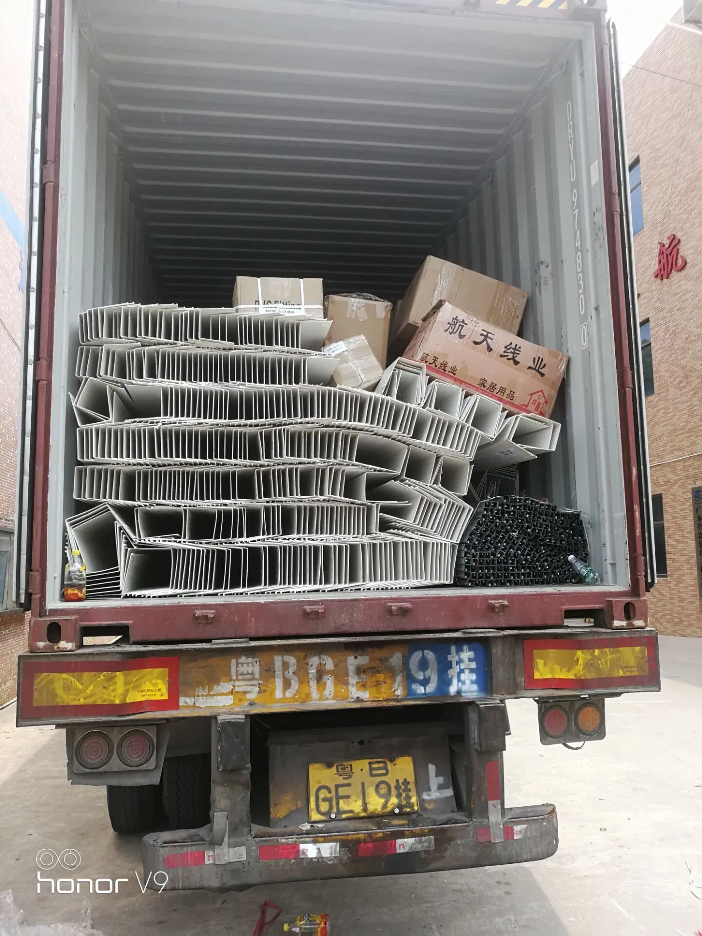 Manufacturer Hydroponic Manufacturing Strawberry Gutter Smart Farm Seedling Substrate Growing Vegetables Hydroponic Farm