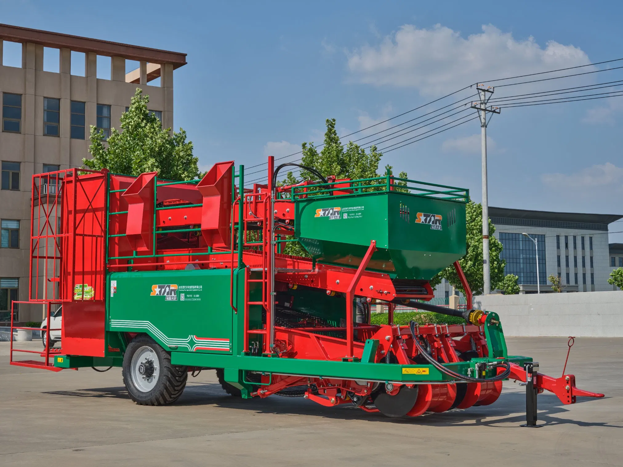 Sugar Cane Onion Rainwater Galic Goundnut Peanut Corn Wheat Paddy Potato Corn Mazie Soybean Grain Rice Mini Track Machine Reaper Harvesting Combine Harvester