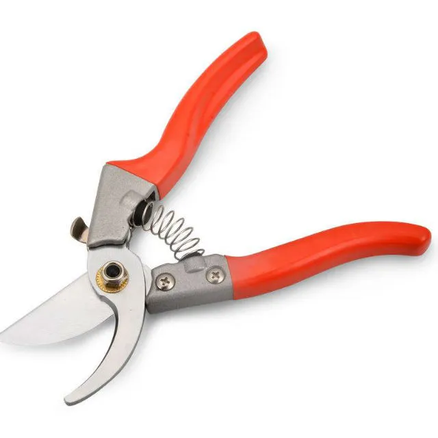 Cutting Tool with Safety Lock 2