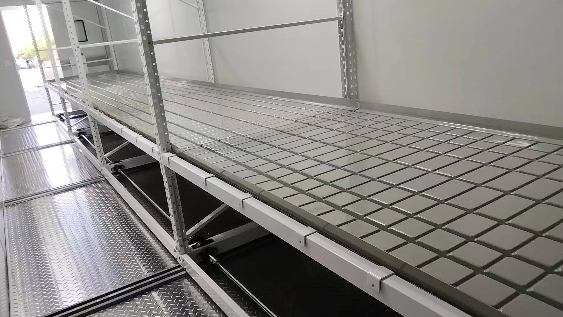 Agg Weed Herbs Smart Automatic Farm Grow Hydroponic Deep Water Culture Vertical Farming System 40FT Shipping Container Farm