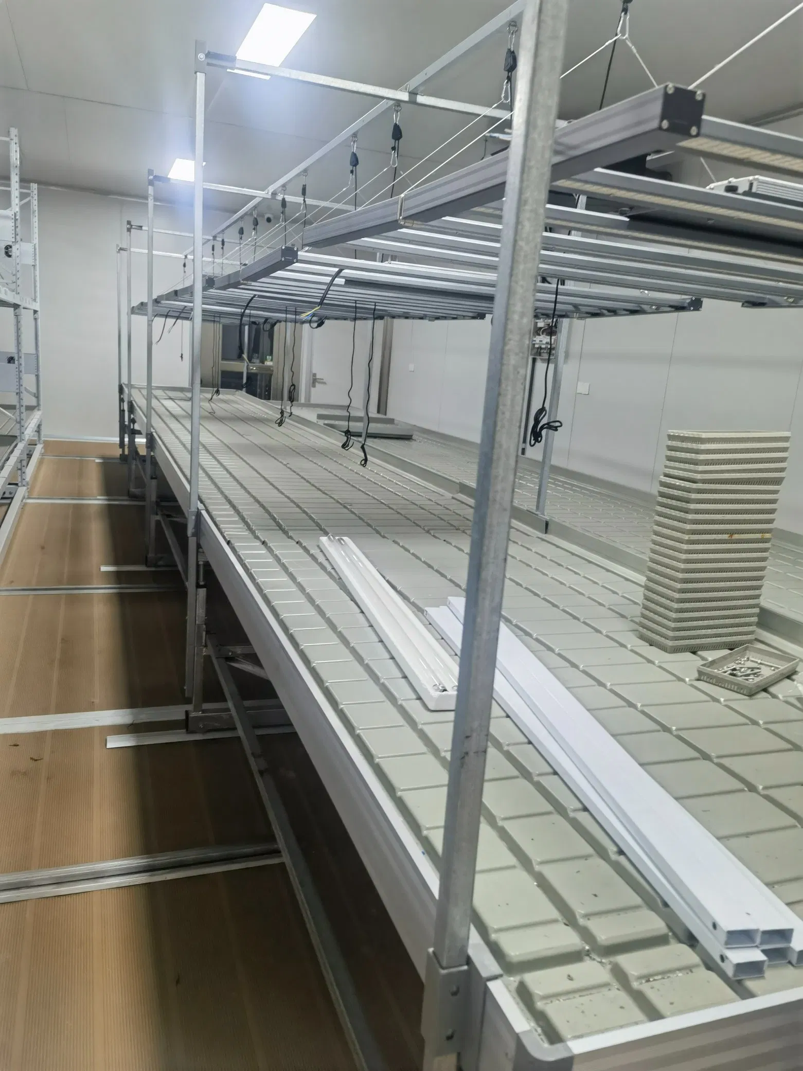 Agg Herbs Hydroponics Container Farm Aeroponics Vertical Strawberry Shipping Container Farming