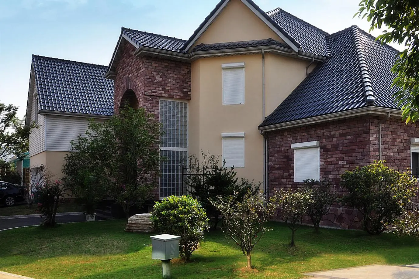 Heavy-Duty Aluminum Roller Shutters Emerge as a Safety Essential