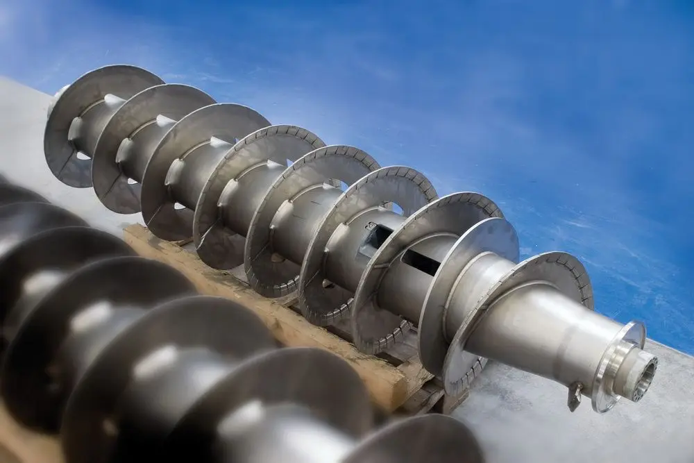 Screw propeller conveyor