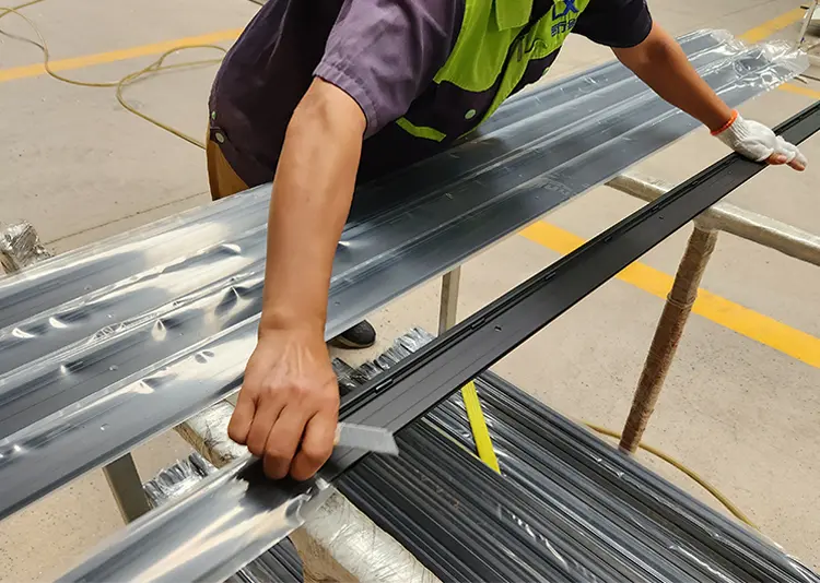 Hinge packaging process