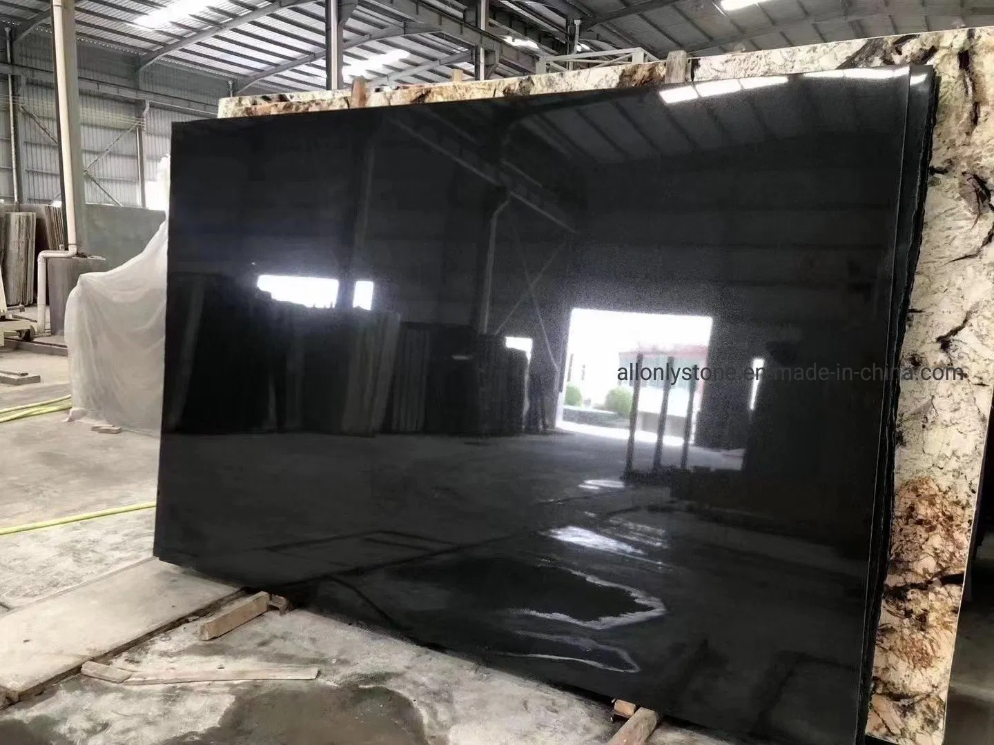 Natural Stone Slab China Grey/Yellow Absolutely Black Marble Granite for Indoor Outdoor Flooring Tile/Wall Tile/Drive Way Paving Stone/Cobblestone/Stair