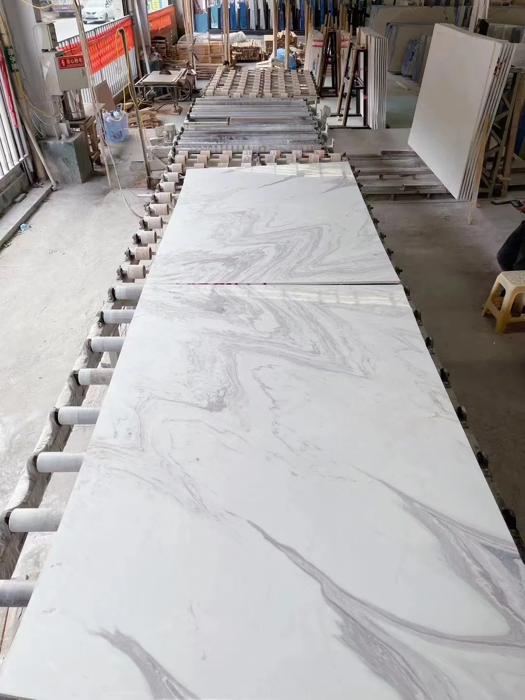 Natural White Volakas Marble Slab with Bookmatch Veins Design