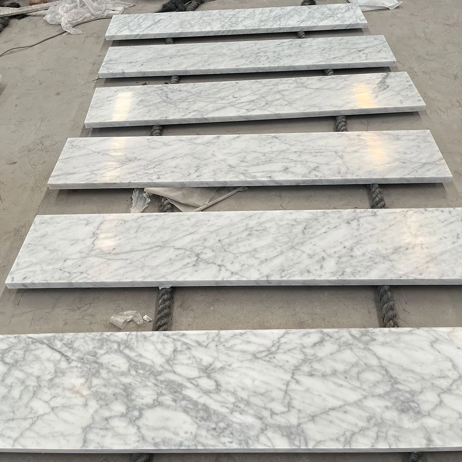 Building Materials White Carrara Marble Railing Staircase Marble Stairs Tread Design Indoor