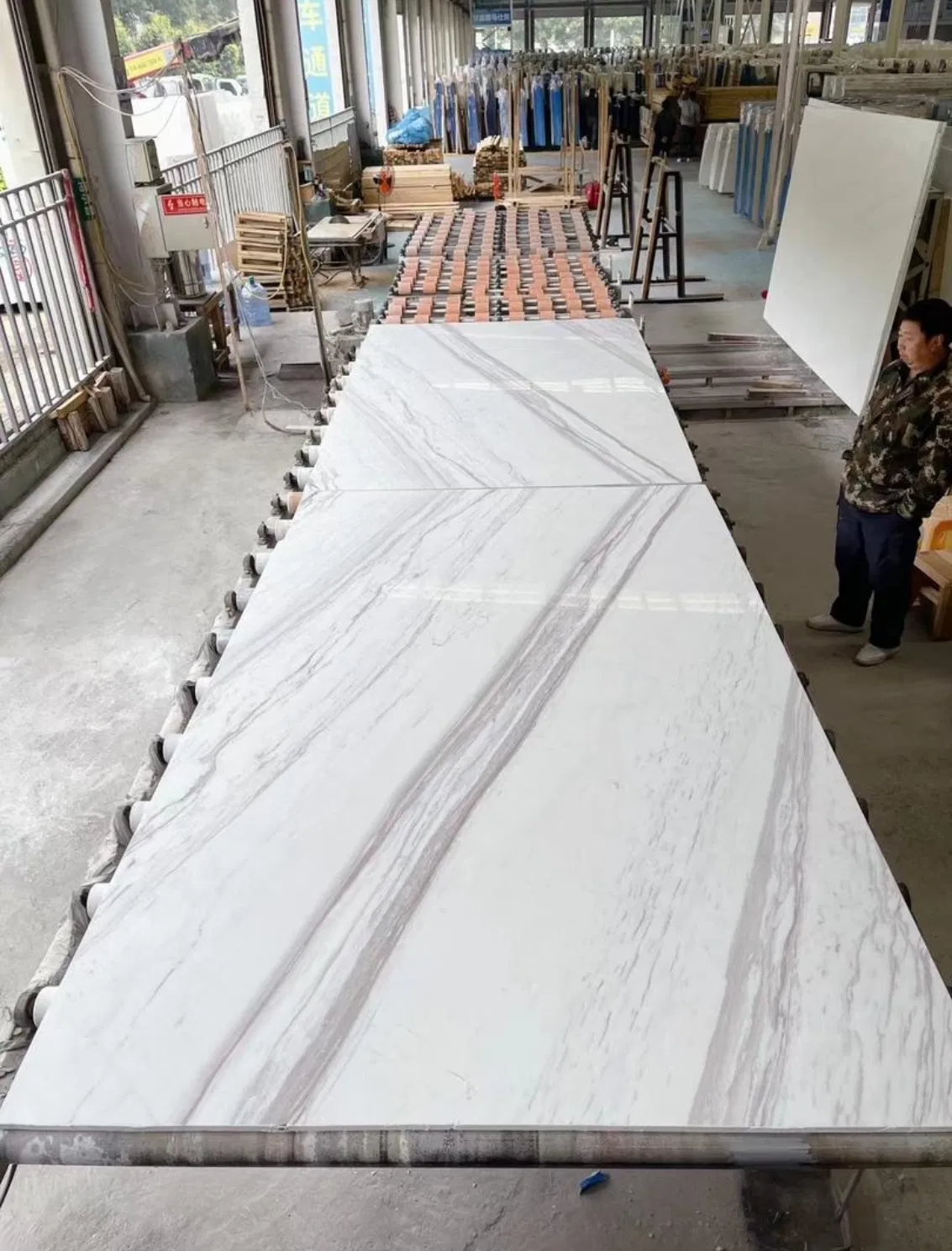 Natural White Volakas Marble Slab with Bookmatch Veins Design