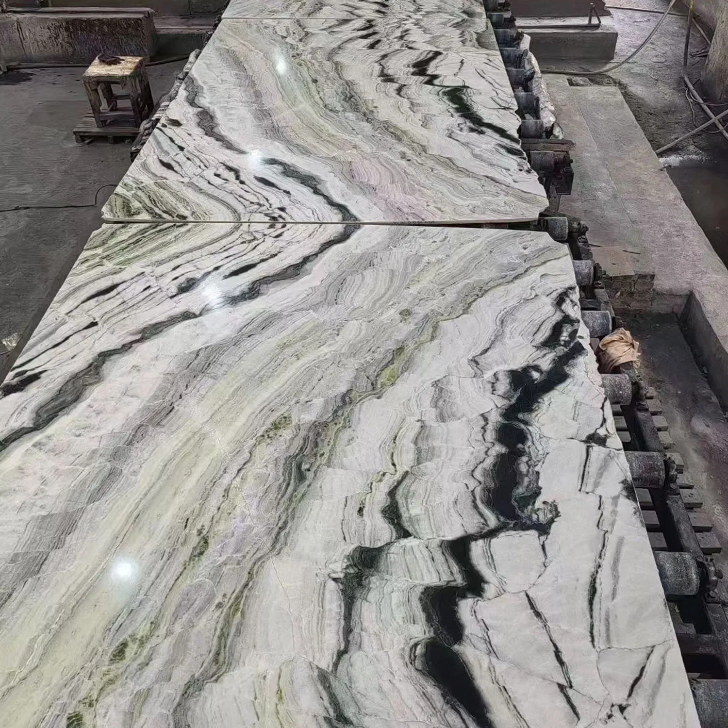 China Factory Price Bookmatch Green Marble Slabs Shangrila Cloud Jade