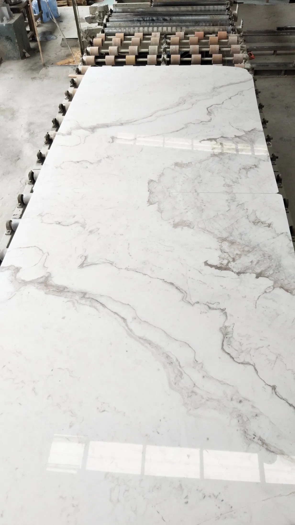 Natural White Volakas Marble Slab with Bookmatch Veins Design