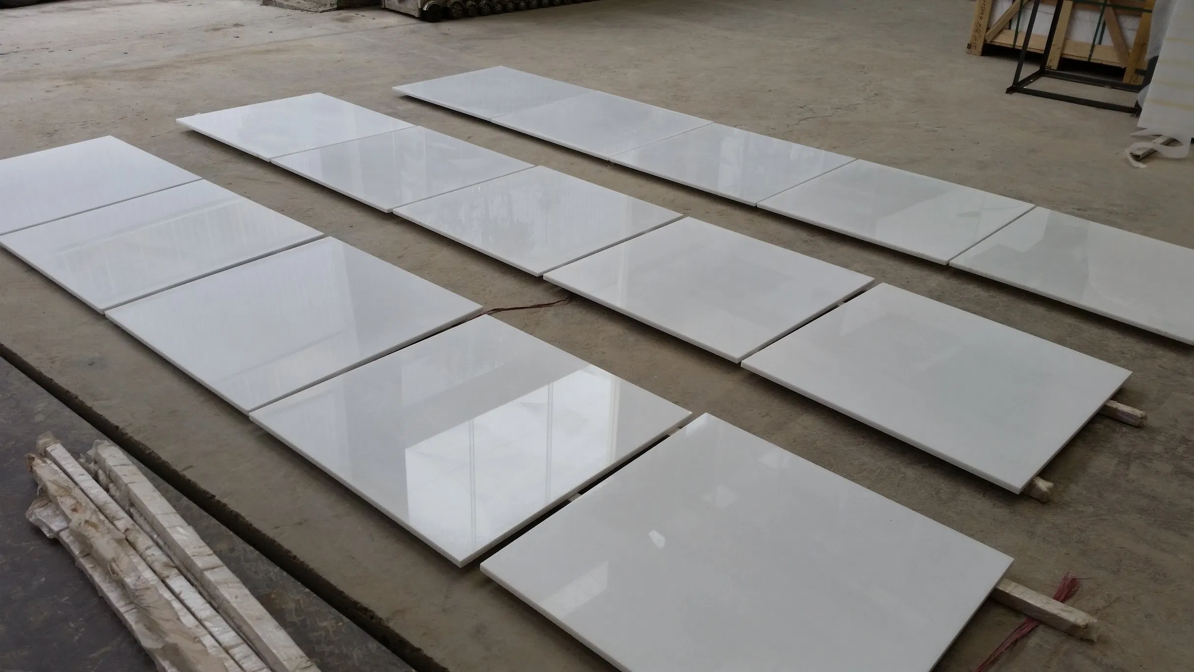 Pure/Royal White Jade/Marble Stone Big Slabs/Tiles/Countertops/Vanity Top/Skirting for Interior/Exterior Decoration