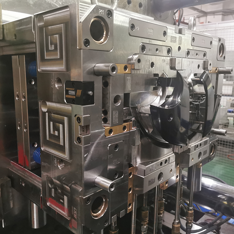 Customized Plastic High Precise Blow Mold for Plastic Injection Parts Mould Maker