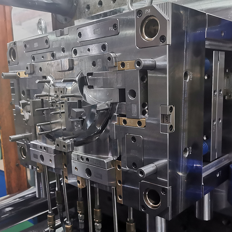 Customized Plastic High Precise Blow Mold for Plastic Injection Parts Mould Maker