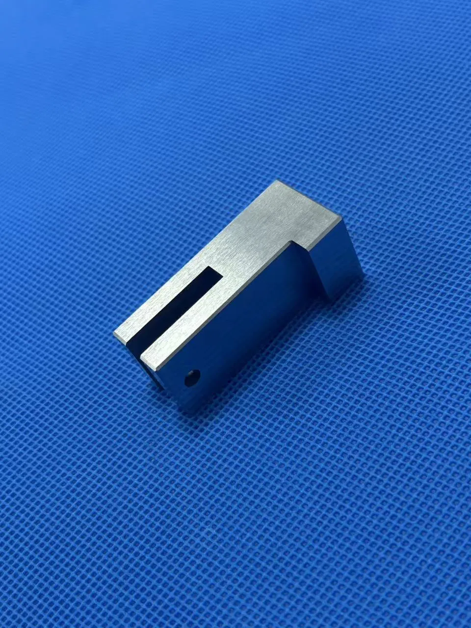 Services de tournage sur mesure Usinage CNC de précision Fraisage Aluminium Acier inoxydable Laiton Fabrication de prototypes