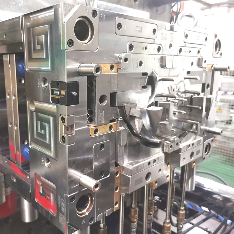 Customized Plastic High Precise Blow Mold for Plastic Injection Parts Mould Maker